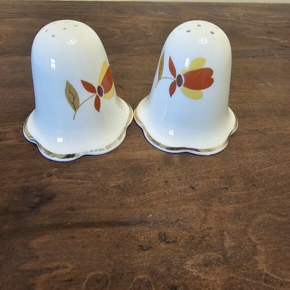 Vintage Hall Jewel Tea Autumn Leaf Salt and Pepper Shakers Ruffle Bottom - Picture 3 of 5